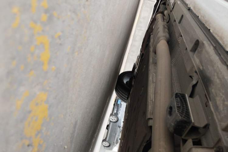 Used Lynk & Co 09 EM-P 2023 2.0TD EM-P Long-Range Version PM Six-Seater Chassis Rear Left