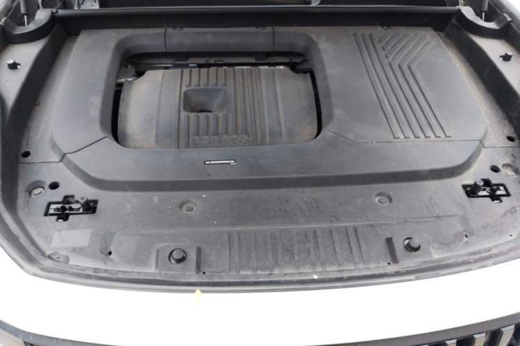 Used Lynk & Co 09 EM-P 2023 2.0TD EM-P Long-Range Version PM Six-Seater Engine Bay