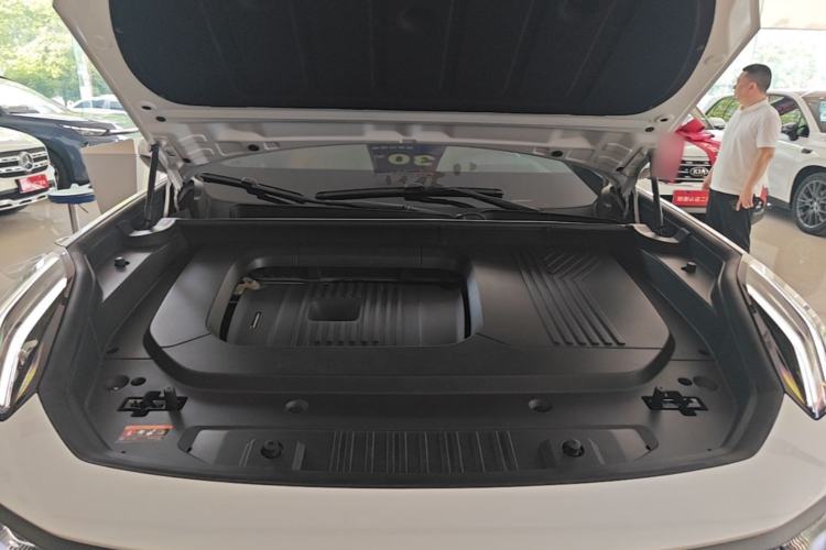 Used Lynk & Co 09 EM-P 2023 2.0TD EM-P Long-Range Version PM 7-Seater Engine Bay