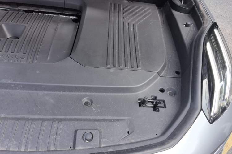 Used Lynk & Co 09 EM-P 2023 2.0TD EM-P Long-Range Version PM Six-Seater Engine Bay Left