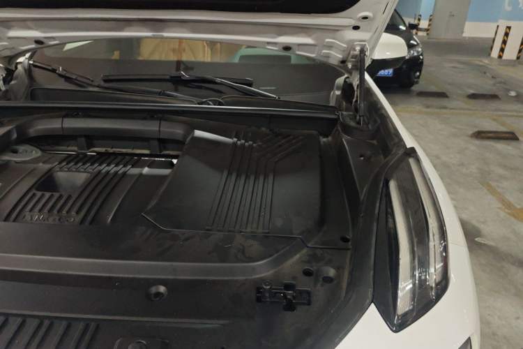 Used Lynk & Co 09 EM-P 2023 2.0TD EM-P Long-Range Version PM 7-Seater Engine Bay Left