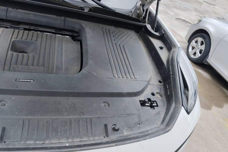 Used Lynk & Co 09 EM-P 2023 2.0TD EM-P Long-Range Version PM Six-Seater Engine Bay Left