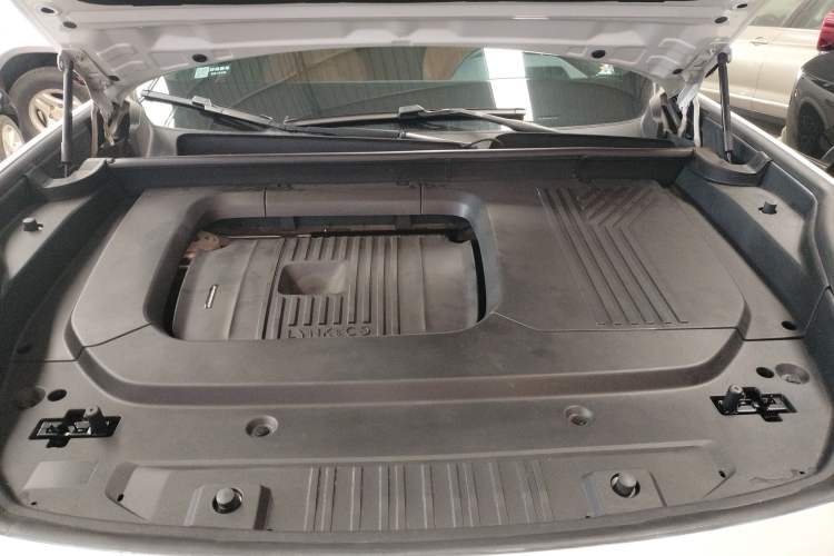 Used Lynk & Co 09 EM-P 2023 2.0TD EM-P Long-Range Version PM 7-Seater Engine Bay