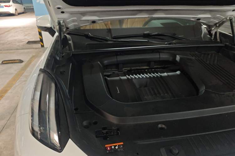 Used Lynk & Co 09 EM-P 2023 2.0TD EM-P Long-Range Version PM 7-Seater Engine Bay Right