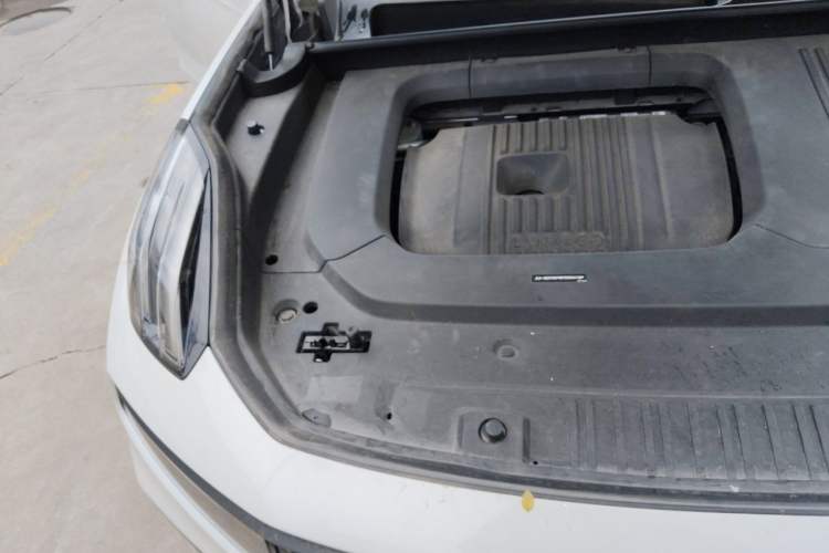 Used Lynk & Co 09 EM-P 2023 2.0TD EM-P Long-Range Version PM Six-Seater Engine Bay Right