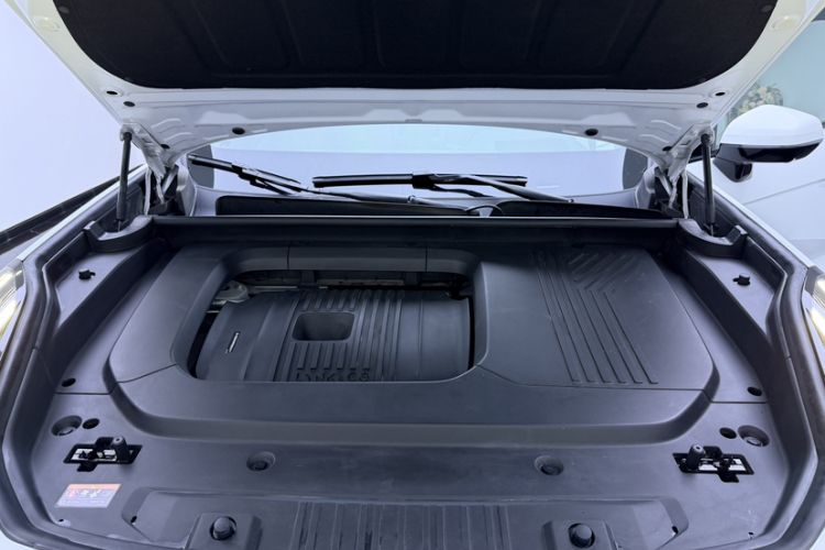 Used Lynk & Co 09 EM-P 2023 2.0TD EM-P Long-Range Version PM Six-Seater Engine Bay