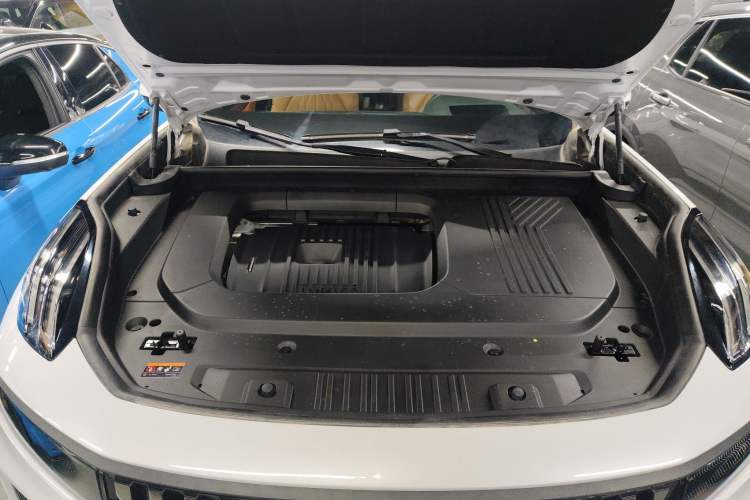 Used Lynk & Co 09 EM-P 2023 2.0TD EM-P Long-Range Version AM Six-Seater Engine Bay