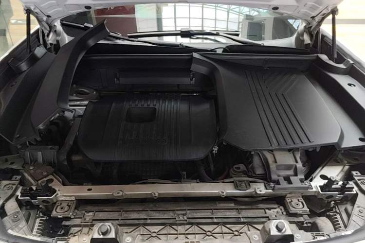 Used Lynk & Co 09 EM-P 2023 2.0TD EM-P Long-Range Version PM Six-Seater Engine Bay