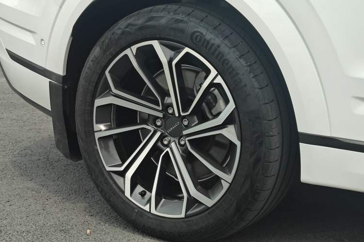 Used Lynk & Co 09 EM-P 2023 2.0TD EM-P Long-Range Version PM 7-Seater Exterior 4