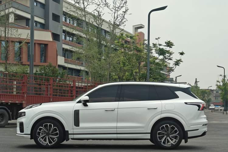 Used Lynk & Co 09 EM-P 2023 2.0TD EM-P Long-Range Version PM 7-Seater Exterior 5