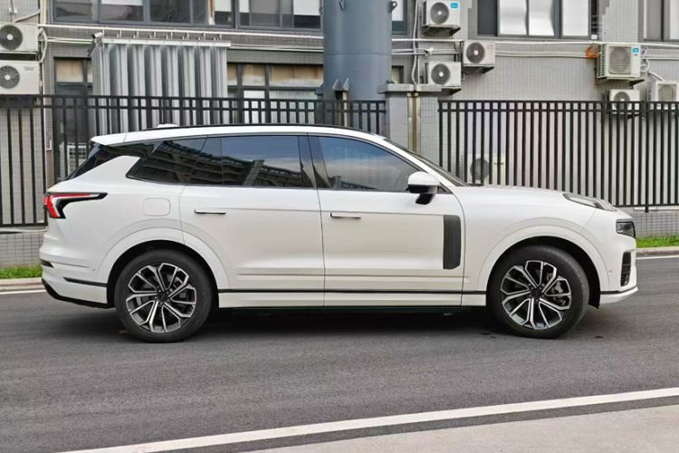 Used Lynk & Co 09 EM-P 2023 2.0TD EM-P Long-Range Version PM 7-Seater Exterior 5