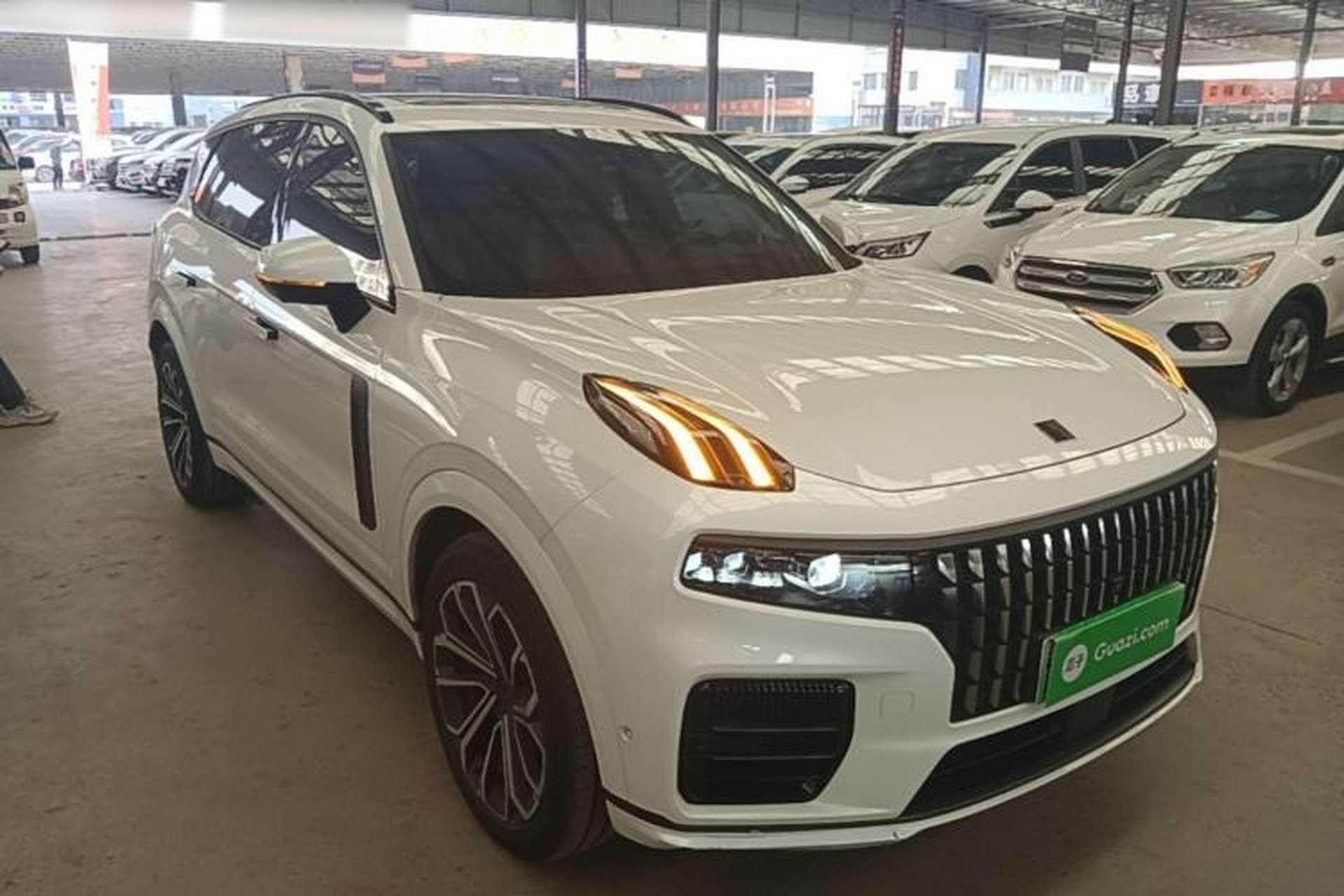 Used Lynk & Co 09 EM-P 2023 2.0TD EM-P Long-Range Version PM 7-Seater Front Right 45 Deg