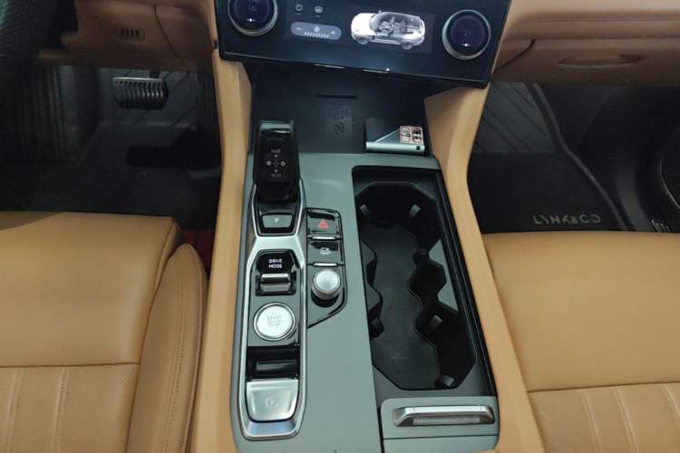 Used Lynk & Co 09 EM-P 2023 2.0TD EM-P Long-Range Version PM 7-Seater Gear Lever