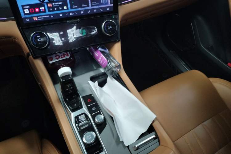 Used Lynk & Co 09 EM-P 2023 2.0TD EM-P Long-Range Version PM 7-Seater Gear Lever