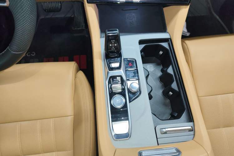 Used Lynk & Co 09 EM-P 2023 2.0TD EM-P Long-Range Version AM Six-Seater Gear Lever