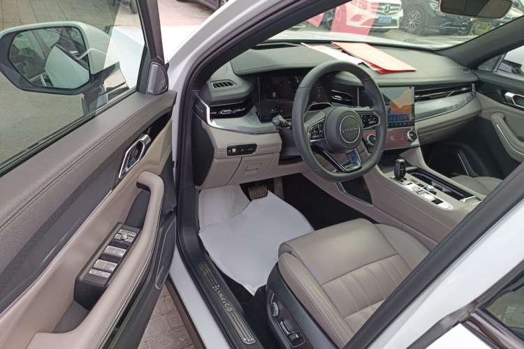 Used Lynk & Co 09 EM-P 2023 2.0TD EM-P Long-Range Version PM 7-Seater Interior 3
