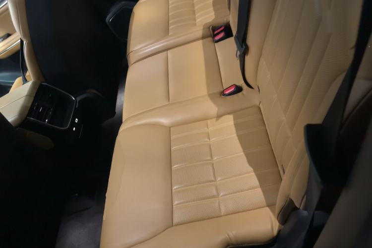 Used Lynk & Co 09 EM-P 2023 2.0TD EM-P Long-Range Version PM 7-Seater Interior 4