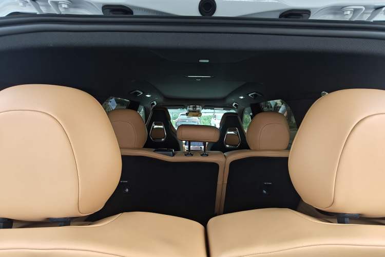 Used Lynk & Co 09 EM-P 2023 2.0TD EM-P Long-Range Version PM 7-Seater Interior 6