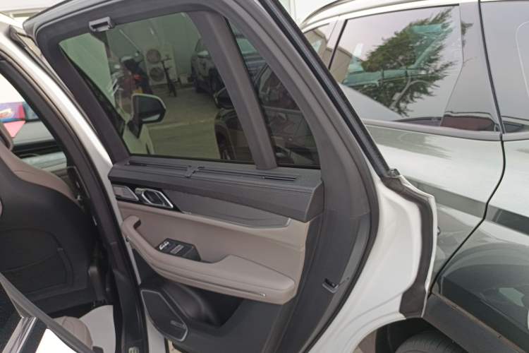 Used Lynk & Co 09 EM-P 2023 2.0TD EM-P Long-Range Version PM 7-Seater Interior 6