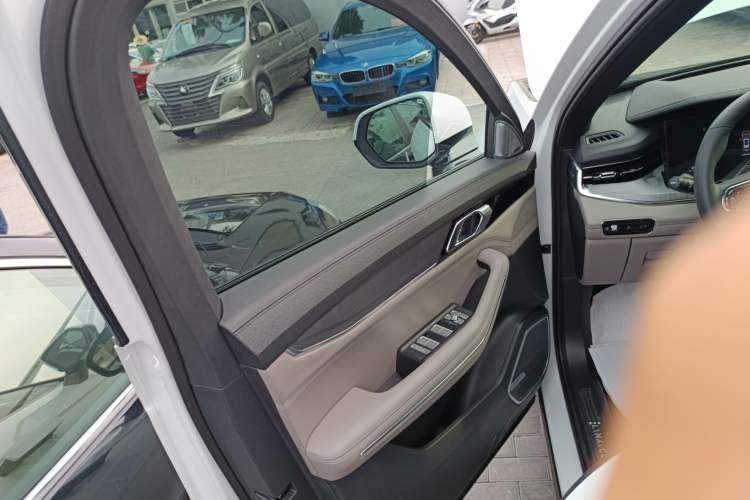 Used Lynk & Co 09 EM-P 2023 2.0TD EM-P Long-Range Version PM 7-Seater Interior 7