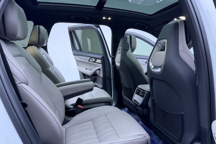 Used Lynk & Co 09 EM-P 2023 2.0TD EM-P Long-Range Version PM Six-Seater Interior 8