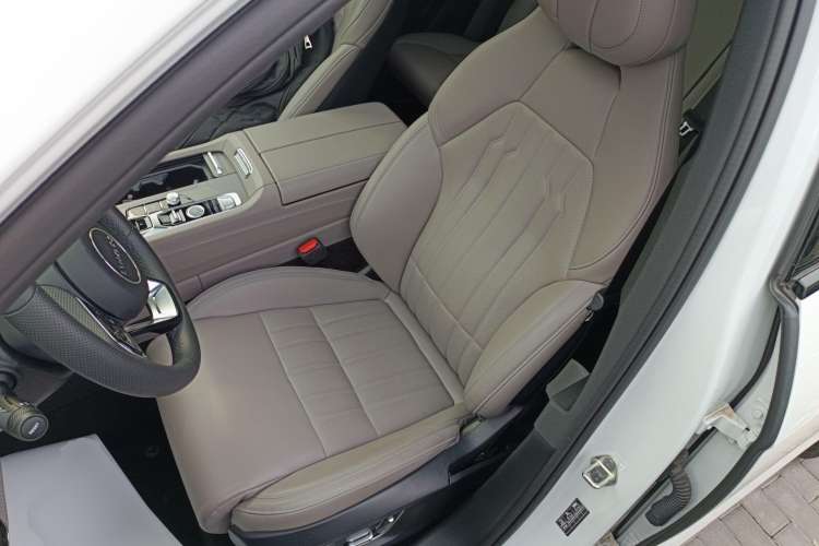 Used Lynk & Co 09 EM-P 2023 2.0TD EM-P Long-Range Version PM 7-Seater Left Front Seat