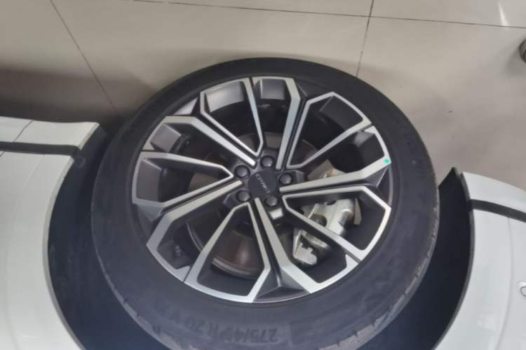 Used Lynk & Co 09 EM-P 2023 2.0TD EM-P Long-Range Version PM Six-Seater Left Front Wheel Hub