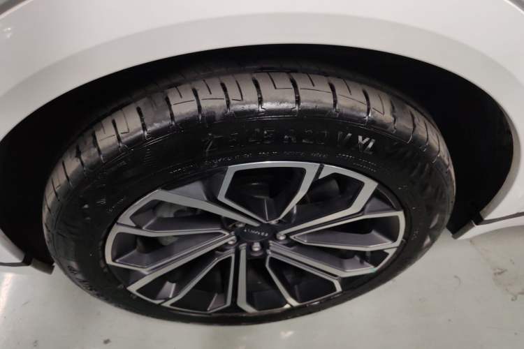 Used Lynk & Co 09 EM-P 2023 2.0TD EM-P Long-Range Version PM Six-Seater Left Front Wheel Hub