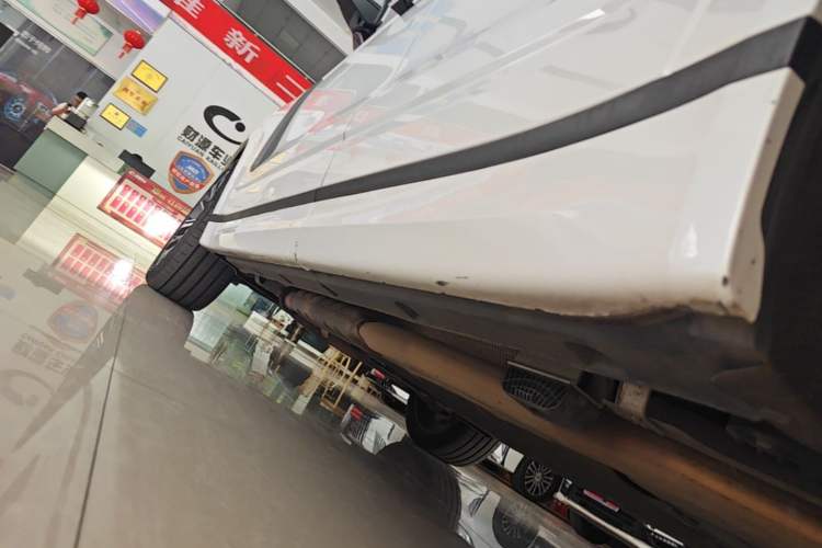 Used Lynk & Co 09 EM-P 2023 2.0TD EM-P Long-Range Version PM 7-Seater Left Side Sill