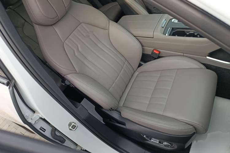 Used Lynk & Co 09 EM-P 2023 2.0TD EM-P Long-Range Version PM 7-Seater Right Front Seat