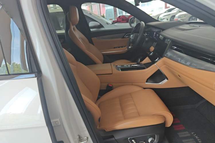 Used Lynk & Co 09 EM-P 2023 2.0TD EM-P Long-Range Version PM 7-Seater Right Front Seat