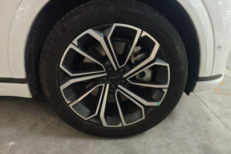 Used Lynk & Co 09 EM-P 2023 2.0TD EM-P Long-Range Version PM 7-Seater Right Front Wheel Hub