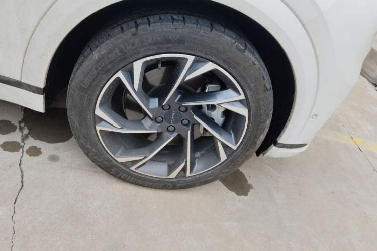 Used Lynk & Co 09 EM-P 2023 2.0TD EM-P Long-Range Version PM Six-Seater Right Front Wheel Hub