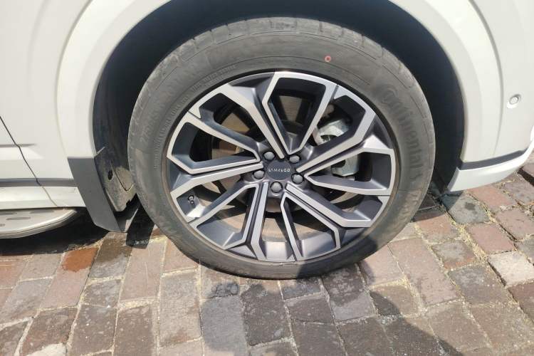 Used Lynk & Co 09 EM-P 2023 2.0TD EM-P Four-Wheel Drive Asian Games Executive Edition Five Seats Right Front Wheel Hub