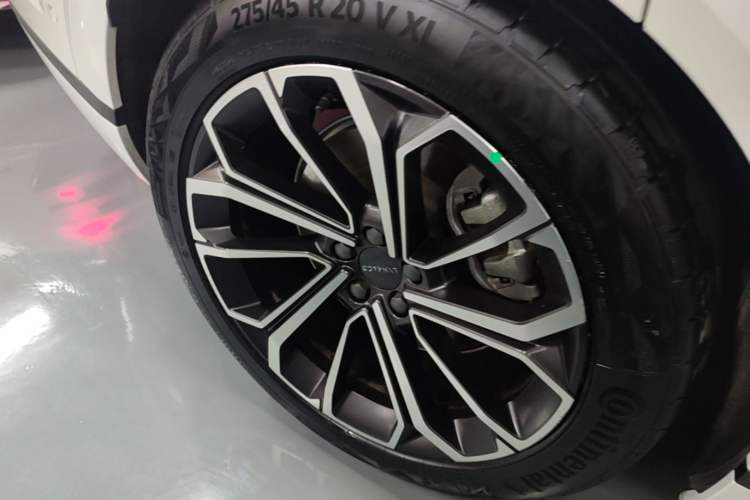 Used Lynk & Co 09 EM-P 2023 2.0TD EM-P Four-Wheel Drive Asian Games Executive Edition Five Seats Right Rear Wheel Hub