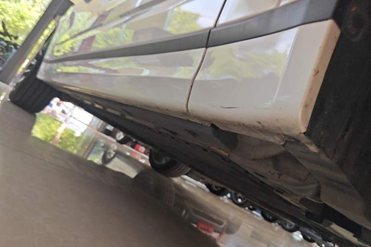 Used Lynk & Co 09 EM-P 2023 2.0TD EM-P Long-Range Version PM 7-Seater Right Side Sill