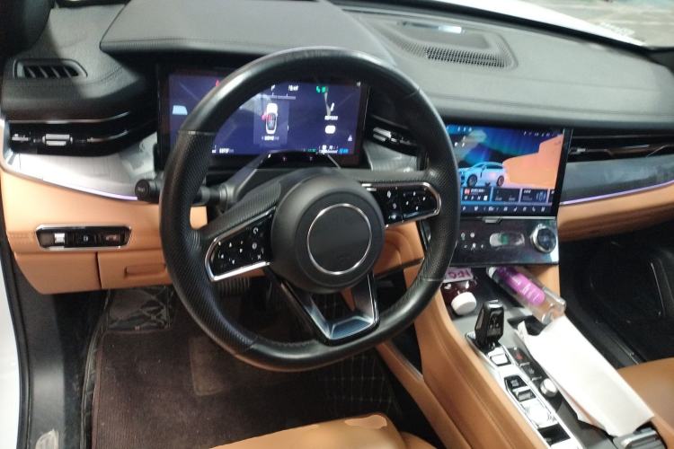 Used Lynk & Co 09 EM-P 2023 2.0TD EM-P Long-Range Version PM 7-Seater Steering Wheel