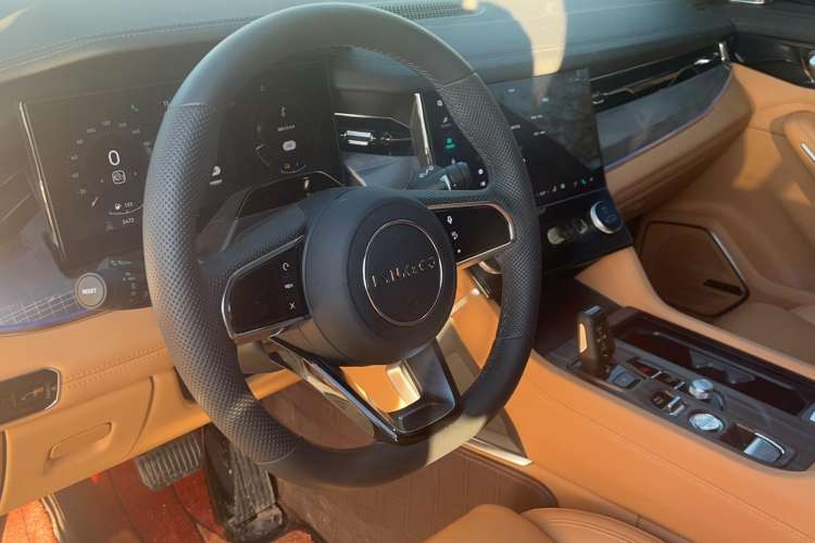 Used Lynk & Co 09 EM-P 2023 2.0TD EM-P Four-Wheel Drive Asian Games Executive Edition Five Seats Steering Wheel