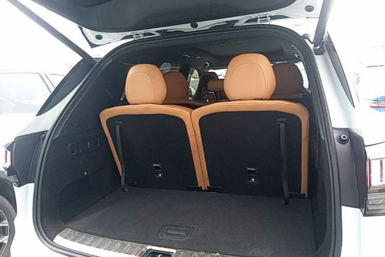 Used Lynk & Co 09 EM-P 2023 2.0TD EM-P Long-Range Version PM 7-Seater Trunk