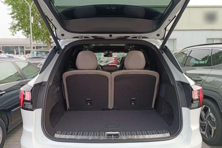 Used Lynk & Co 09 EM-P 2023 2.0TD EM-P Long-Range Version PM 7-Seater Trunk