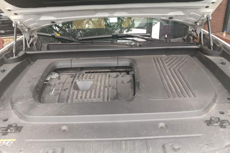Used Lynk & Co 09 EM-P 2023 2.0TD EM-P Long-Range Version PM Six-Seater Engine Bay