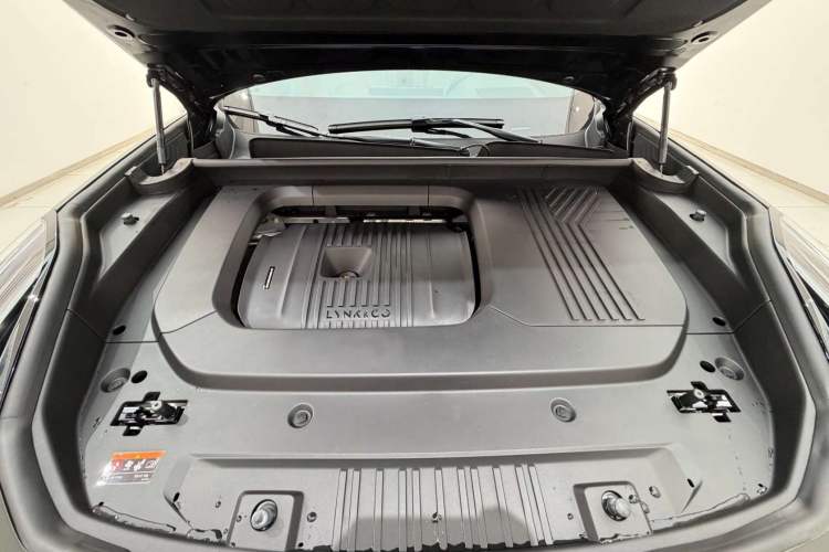 Used Lynk & Co 09 EM-P 2024 2.0TD EM-P Four-Wheel Drive HALO Six-Seater Engine Bay