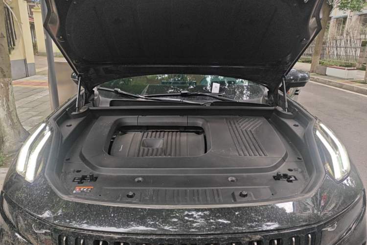 Used Lynk & Co 09 EM-P 2024 2.0TD EM-P Four-Wheel Drive HALO Six-Seater Engine Bay