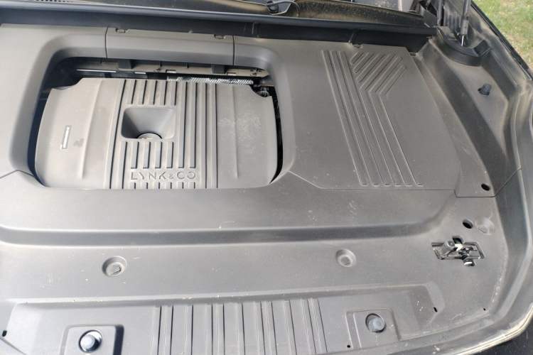 Used Lynk & Co 09 EM-P 2024 2.0TD EM-P Four-Wheel Drive HALO Six-Seater Engine Bay