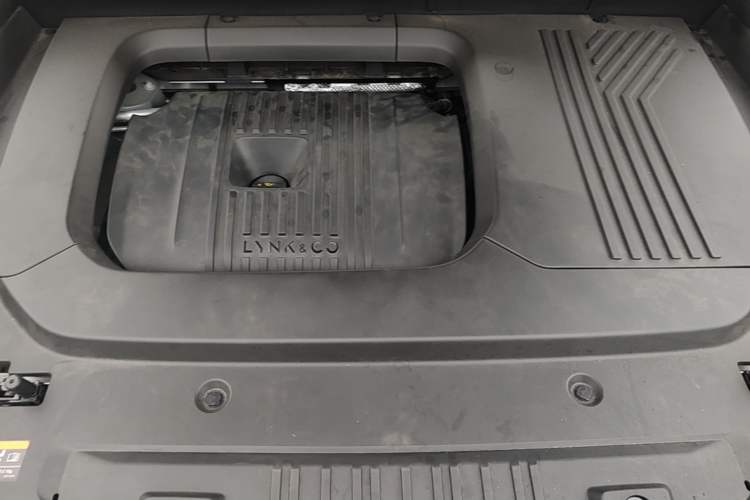 Used Lynk & Co 09 EM-P 2024 2.0TD EM-P Four-Wheel Drive HALO Six-Seater Engine Bay