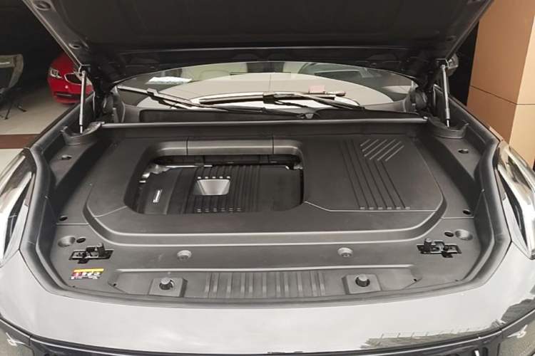 Used Lynk & Co 09 EM-P 2024 2.0TD EM-P Four-Wheel Drive ULTRA Six-Seater Engine Bay