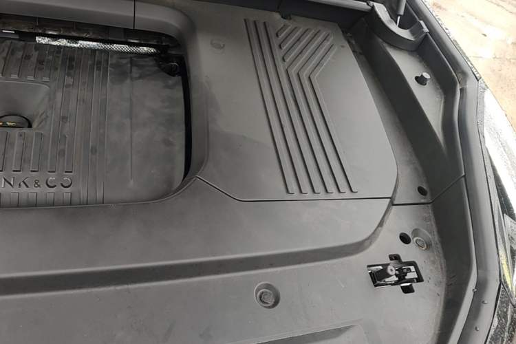 Used Lynk & Co 09 EM-P 2024 2.0TD EM-P Four-Wheel Drive HALO Six-Seater Engine Bay Left