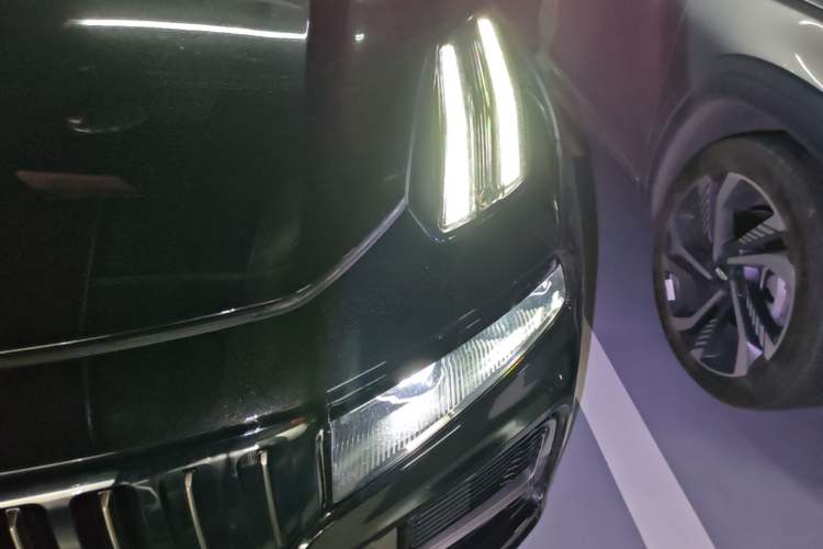 Used Lynk & Co 09 EM-P 2024 2.0TD EM-P Four-Wheel Drive ULTRA Six-Seater Engine Bay Left
