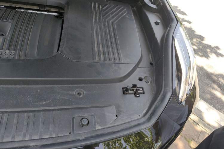 Used Lynk & Co 09 EM-P 2024 2.0TD EM-P Four-Wheel Drive ULTRA Six-Seater Engine Bay Left
