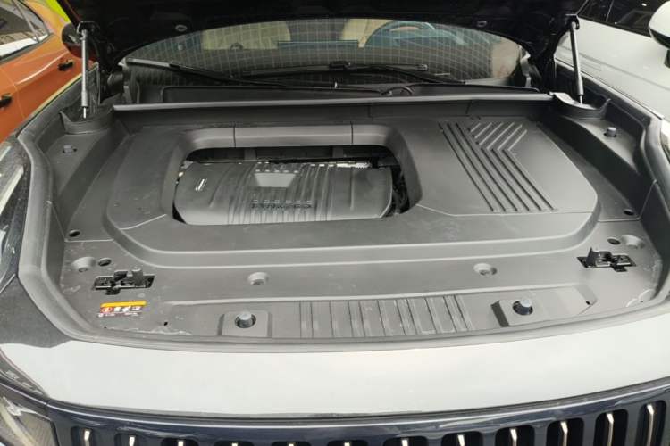 Used Lynk & Co 09 EM-P 2024 2.0TD EM-P Four-Wheel Drive PRO Seven-Seater Engine Bay